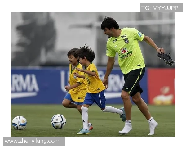 十大足球球星背后的家庭故事与成长经历揭秘